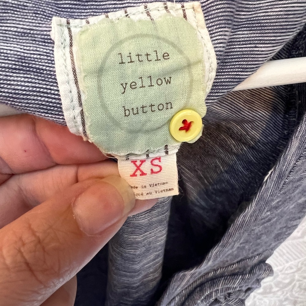ANTHROPOLOGIE NAVY BLUE WHITE ART TOP XS EUC EXTRA CUTE LITTLE YELLOW BUTTON - Picture 4 of 7